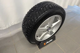 punainen Volvo V40 2014 kuva 13.