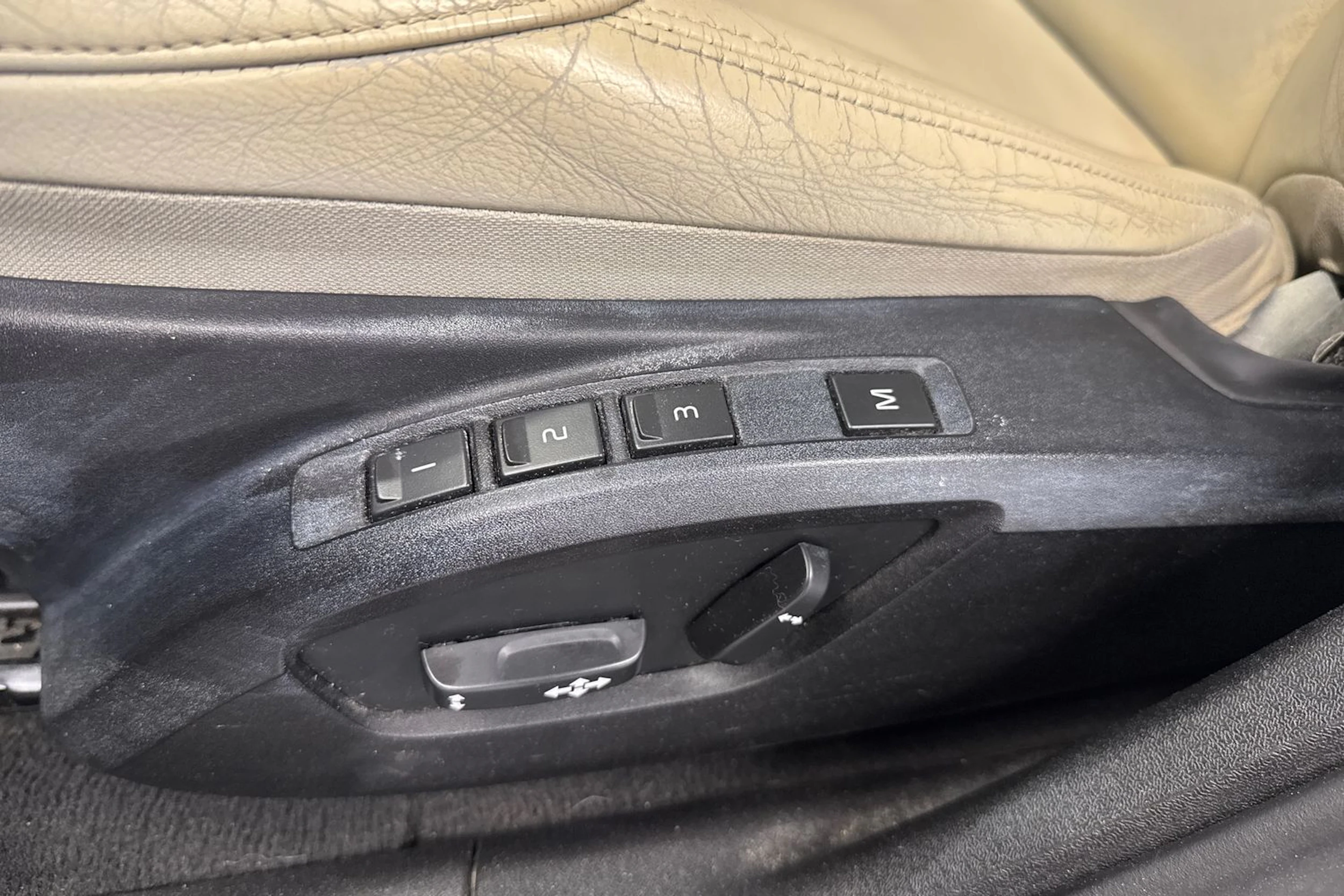 punainen Volvo V40 2014 kuva 14.