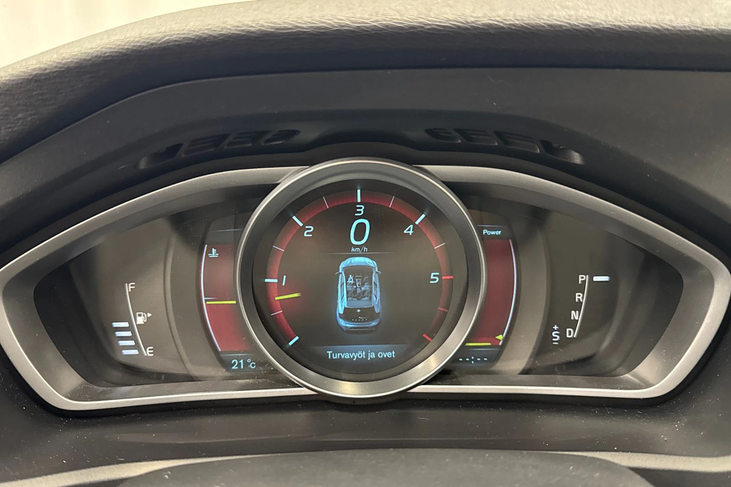 punainen Volvo V40 2014 kuva 15.