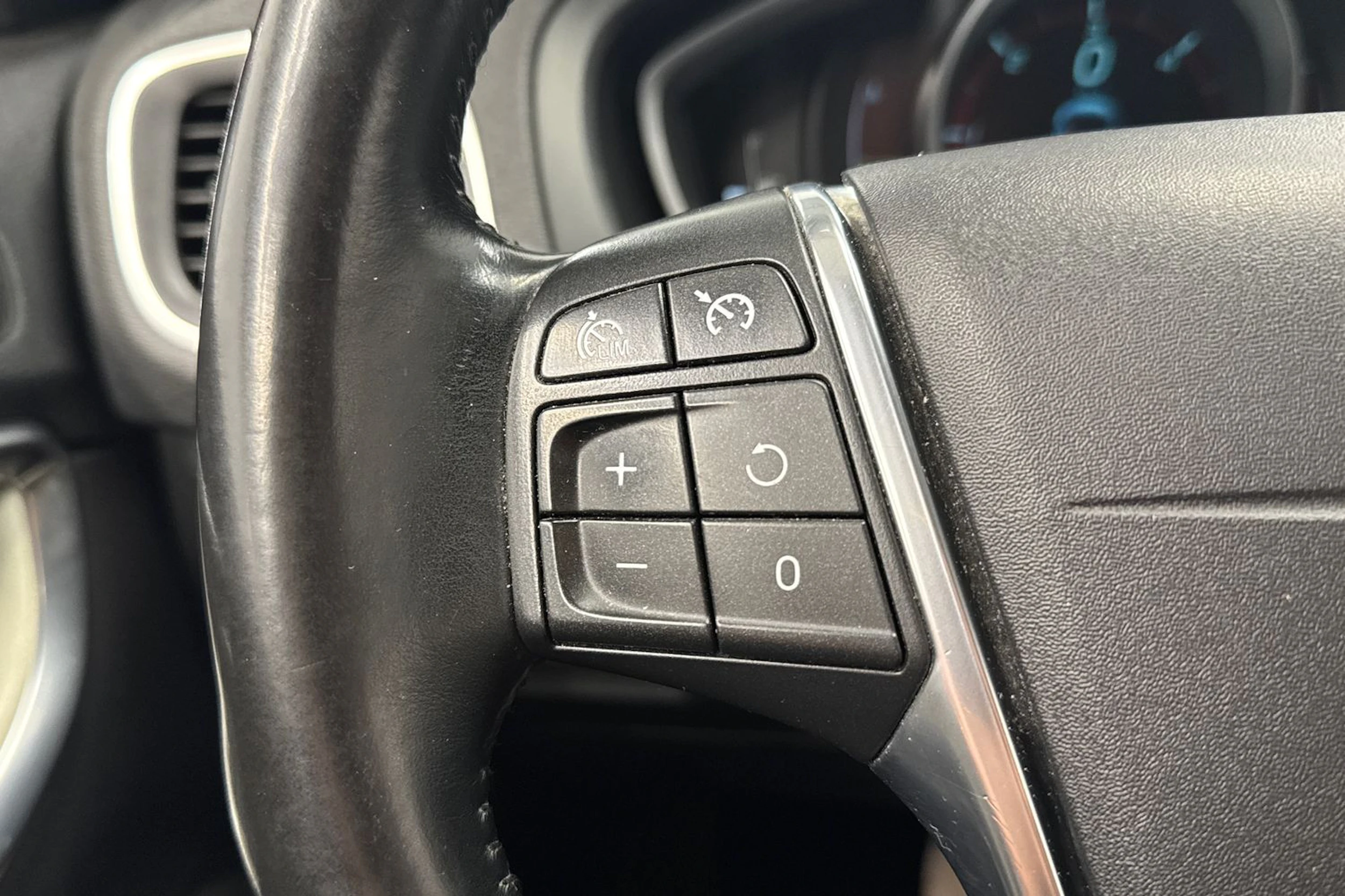 punainen Volvo V40 2014 kuva 16.