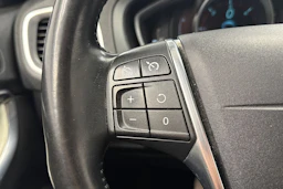 punainen Volvo V40 2014 kuva 16.