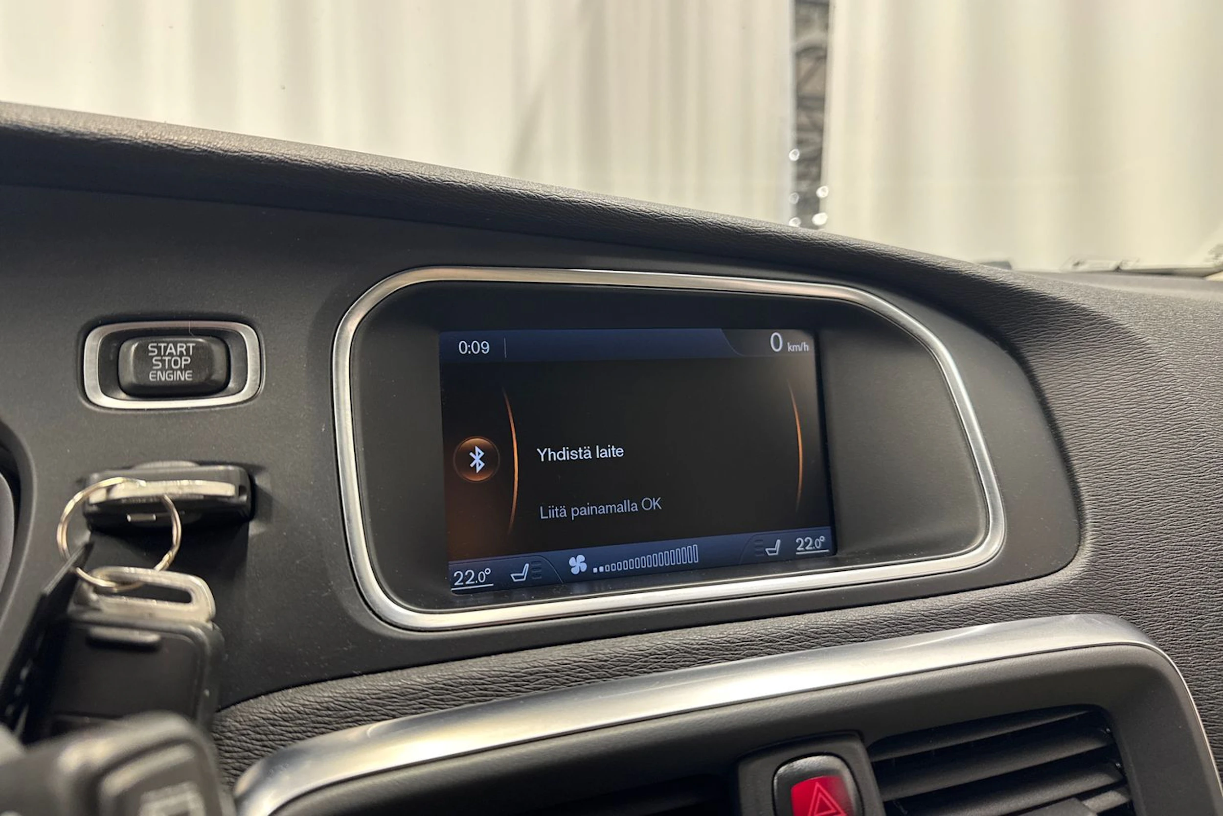 punainen Volvo V40 2014 kuva 18.