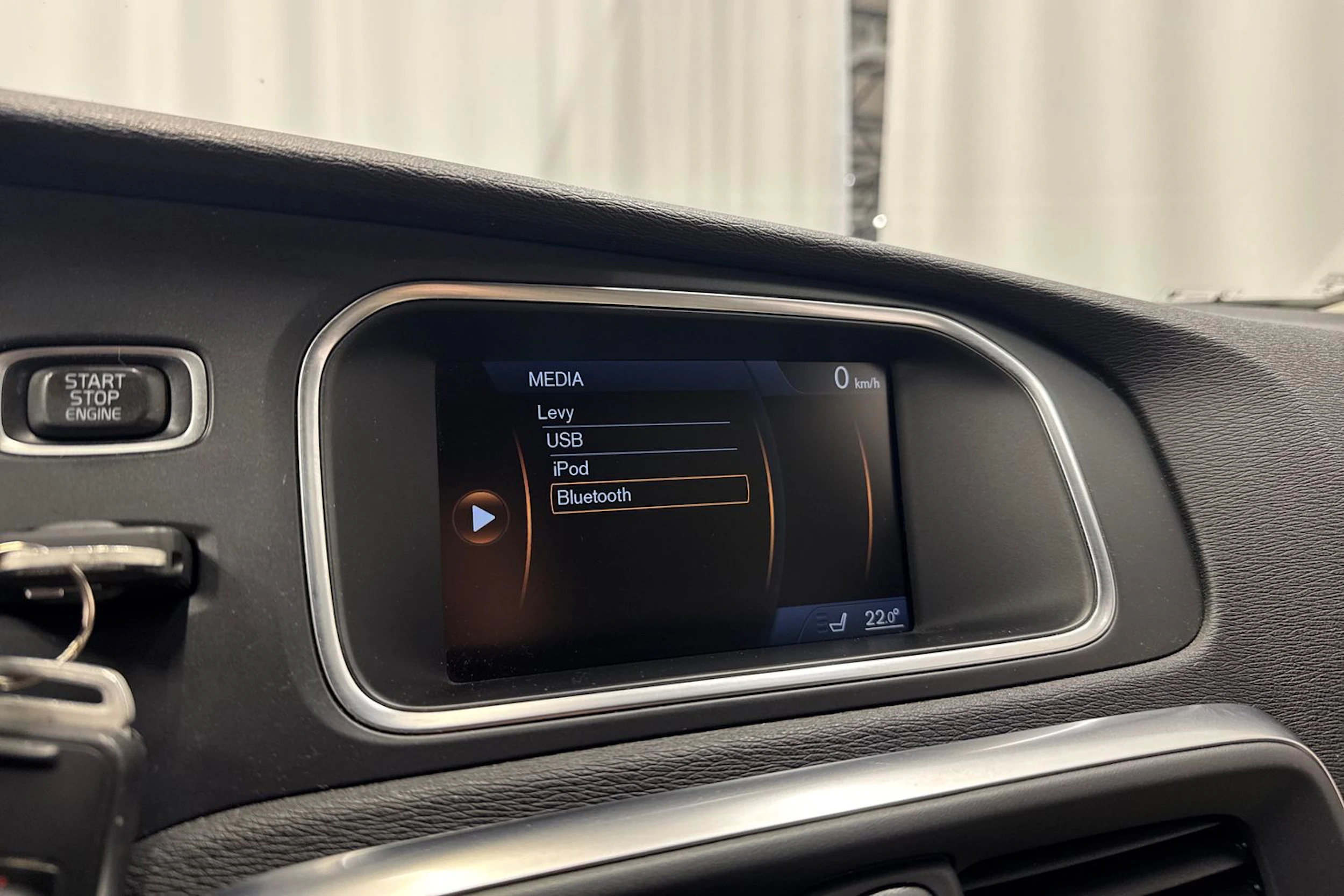 punainen Volvo V40 2014 kuva 19.