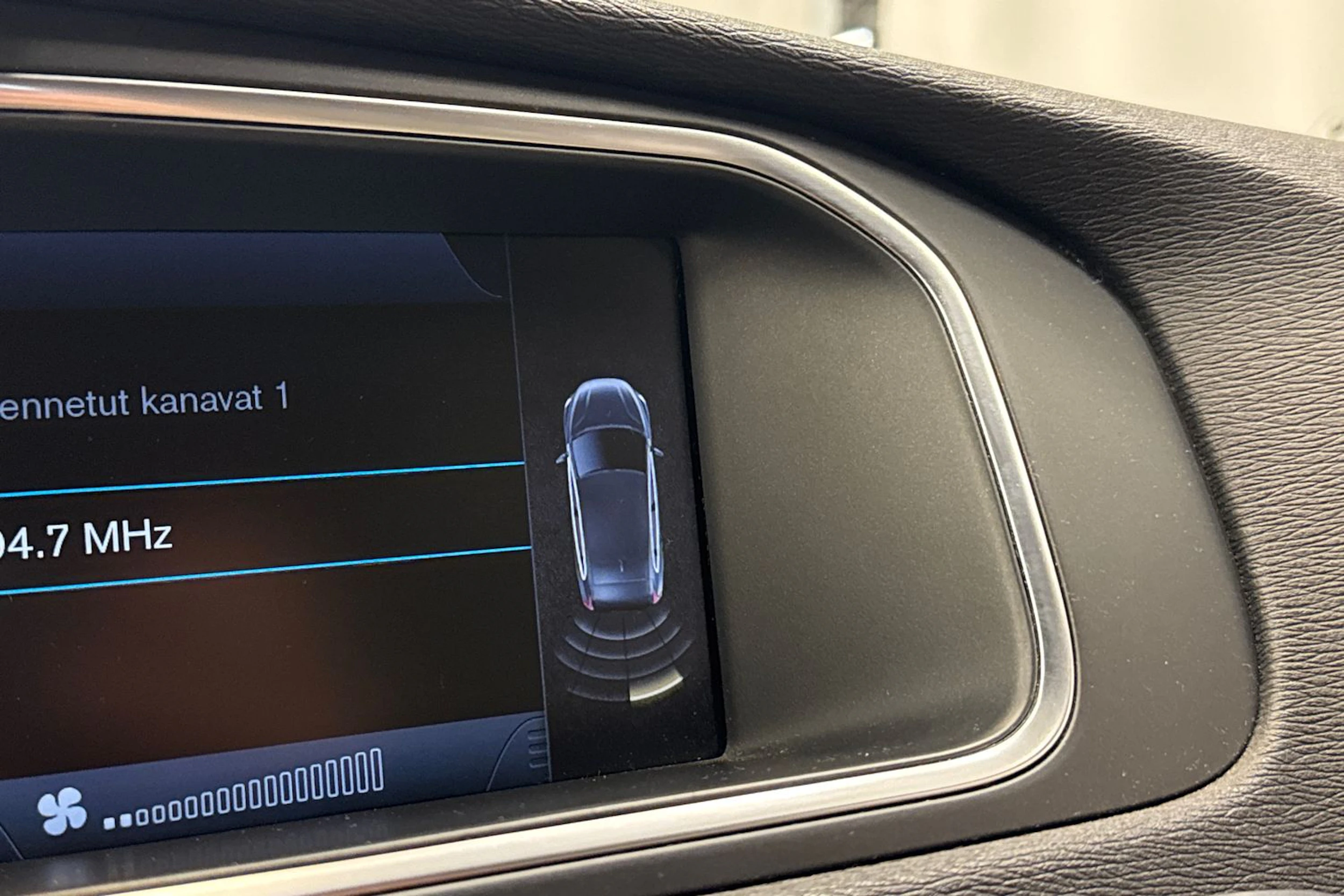 punainen Volvo V40 2014 kuva 21.