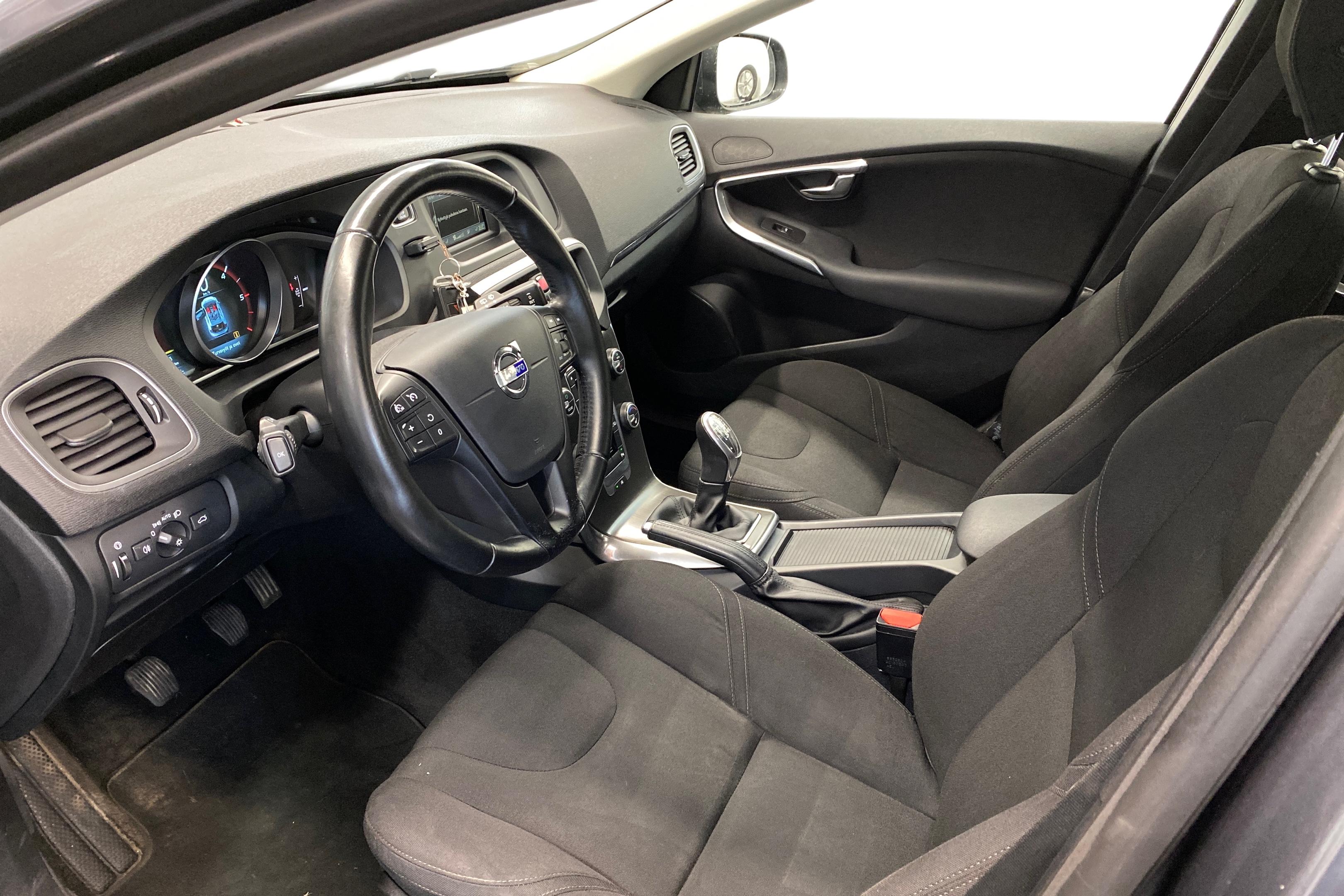 Volvo V40 D2 Kinetic 2014, kuva 6/24