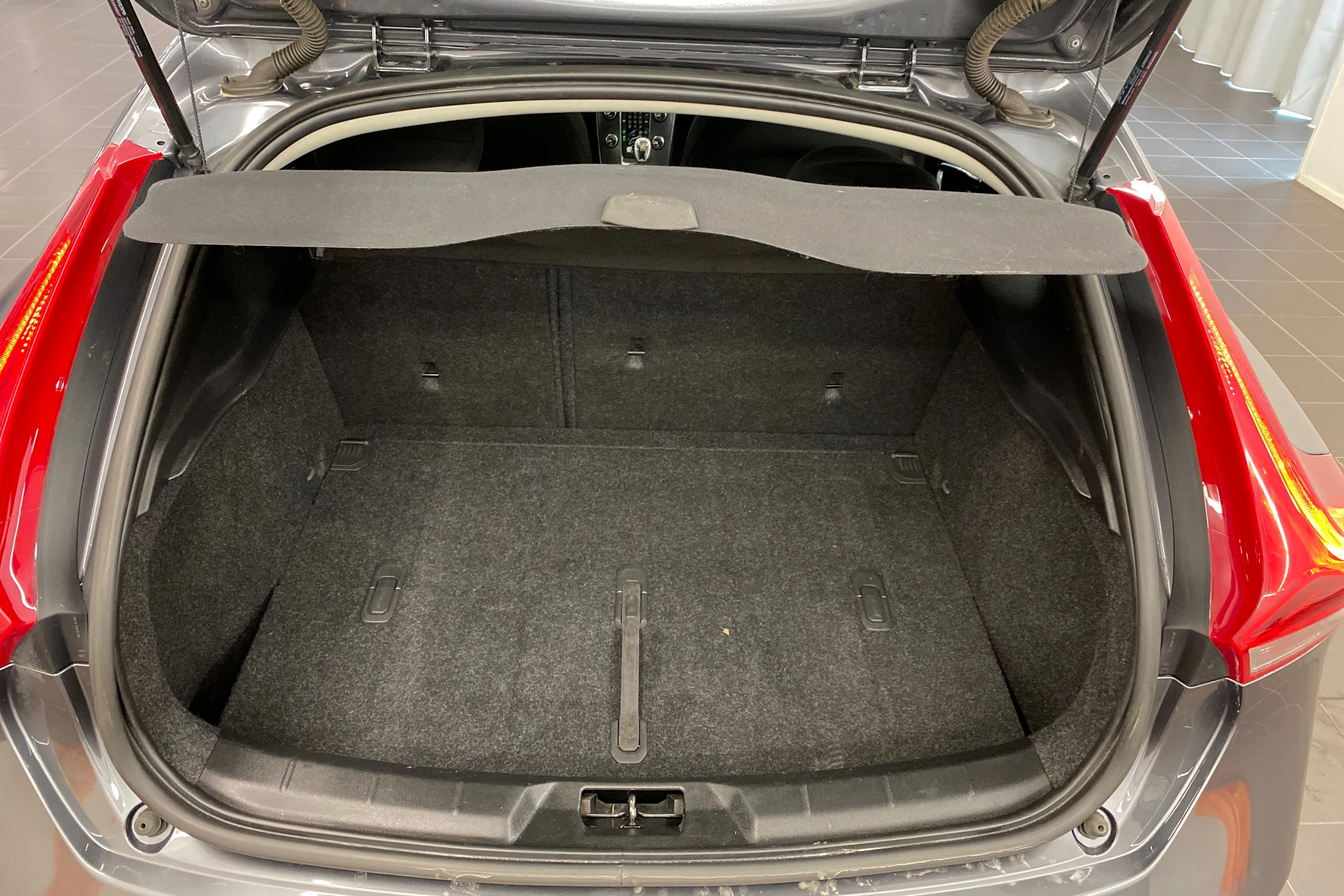 harmaa Volvo V40 2014 kuva 11.