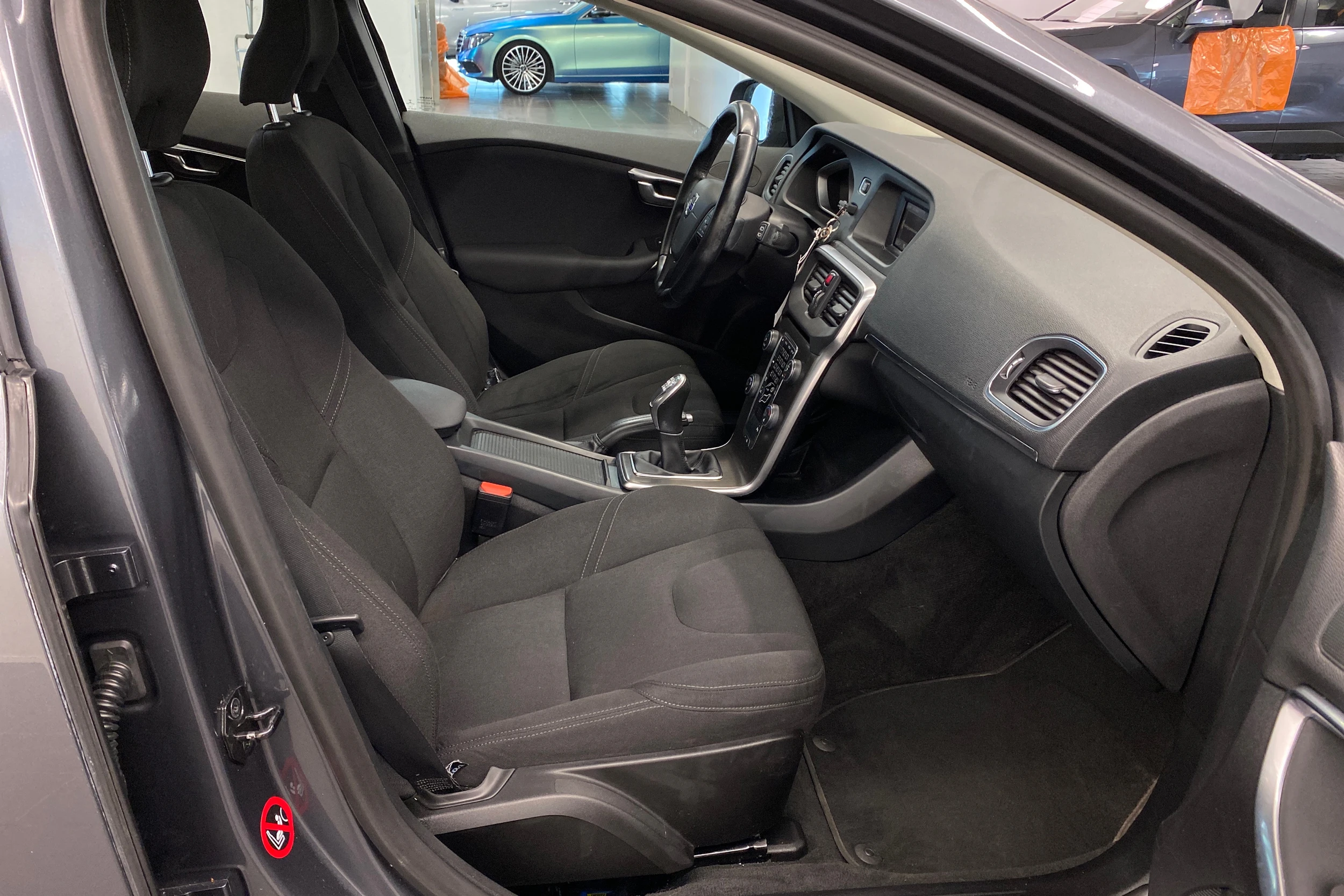 harmaa Volvo V40 2014 kuva 13.
