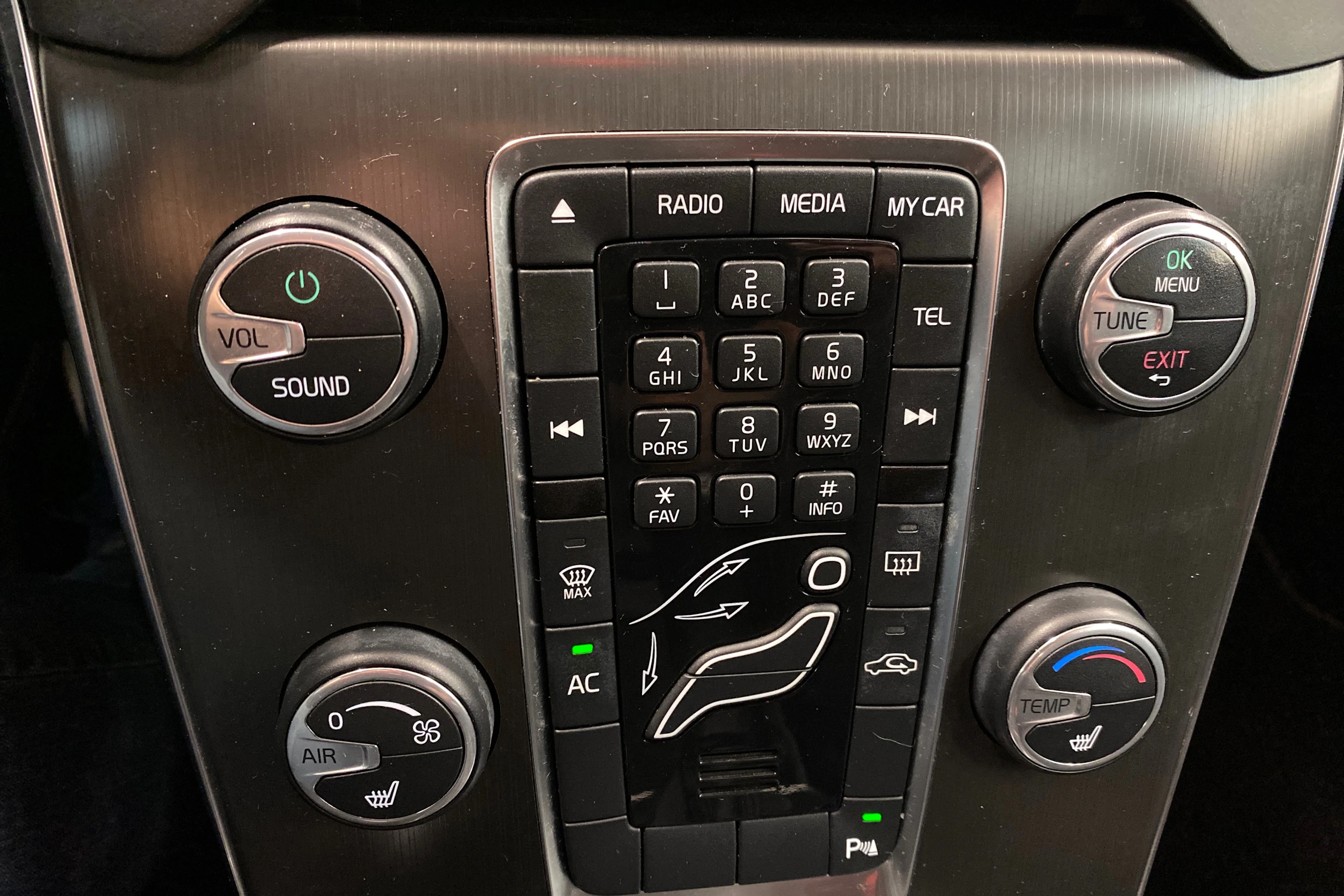 harmaa Volvo V40 2014 kuva 18.