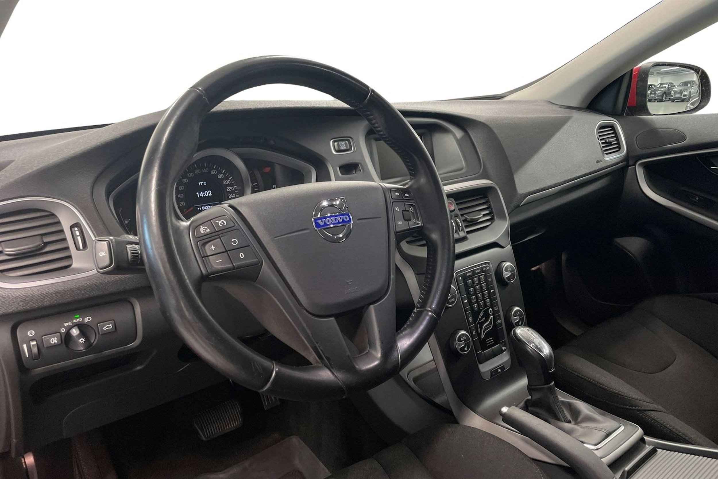 punainen Volvo V40 2014 kuva 7.