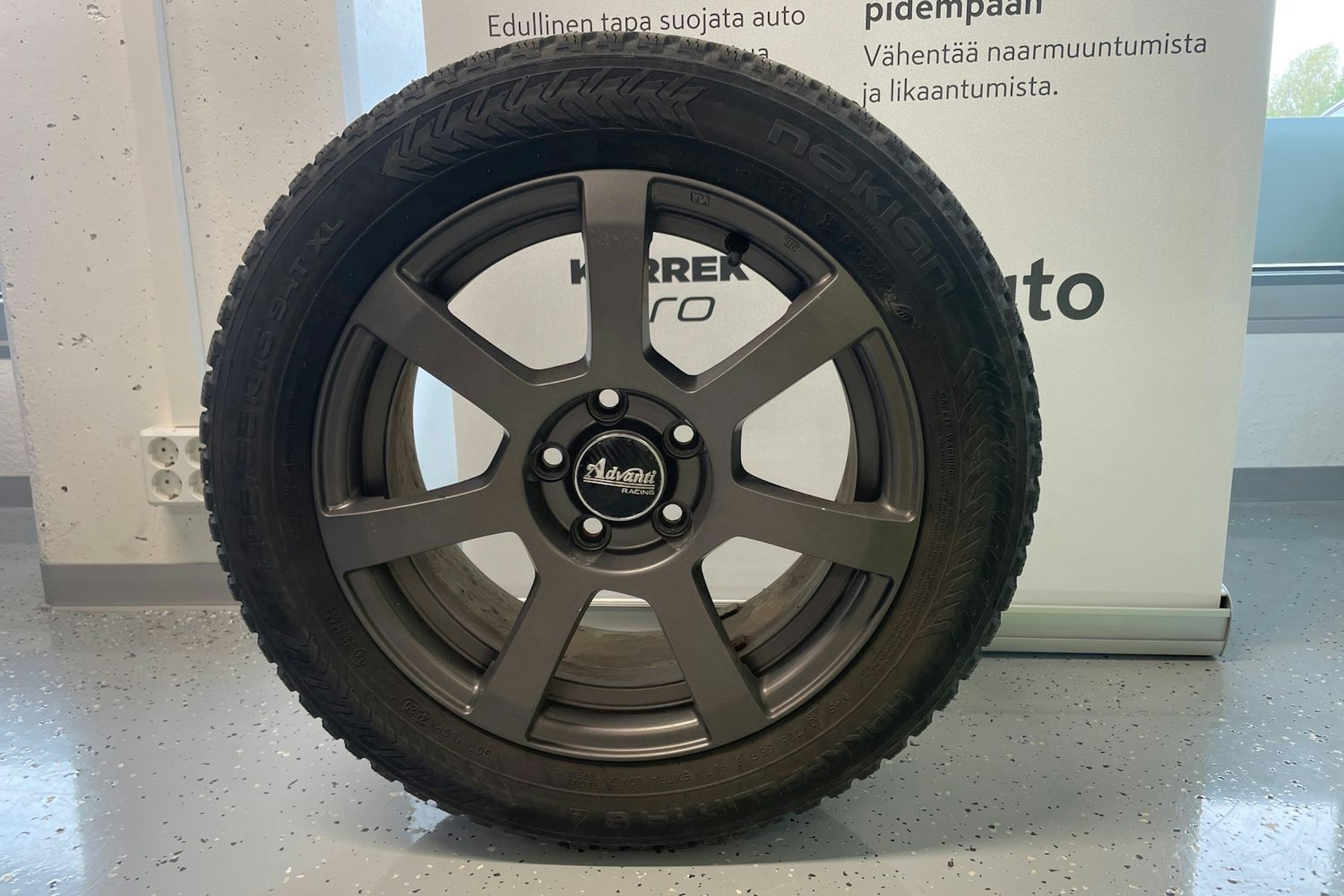 punainen Volvo V40 2014 kuva 13.