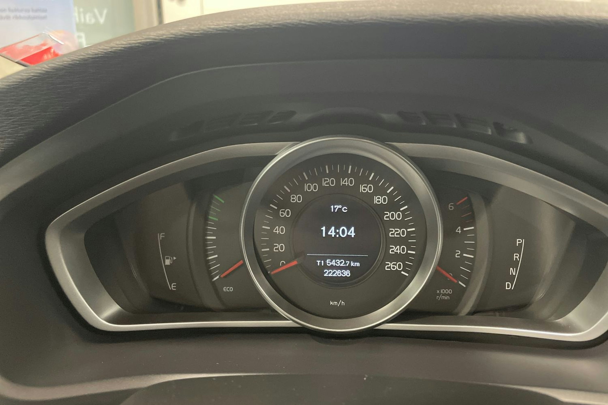 punainen Volvo V40 2014 kuva 14.