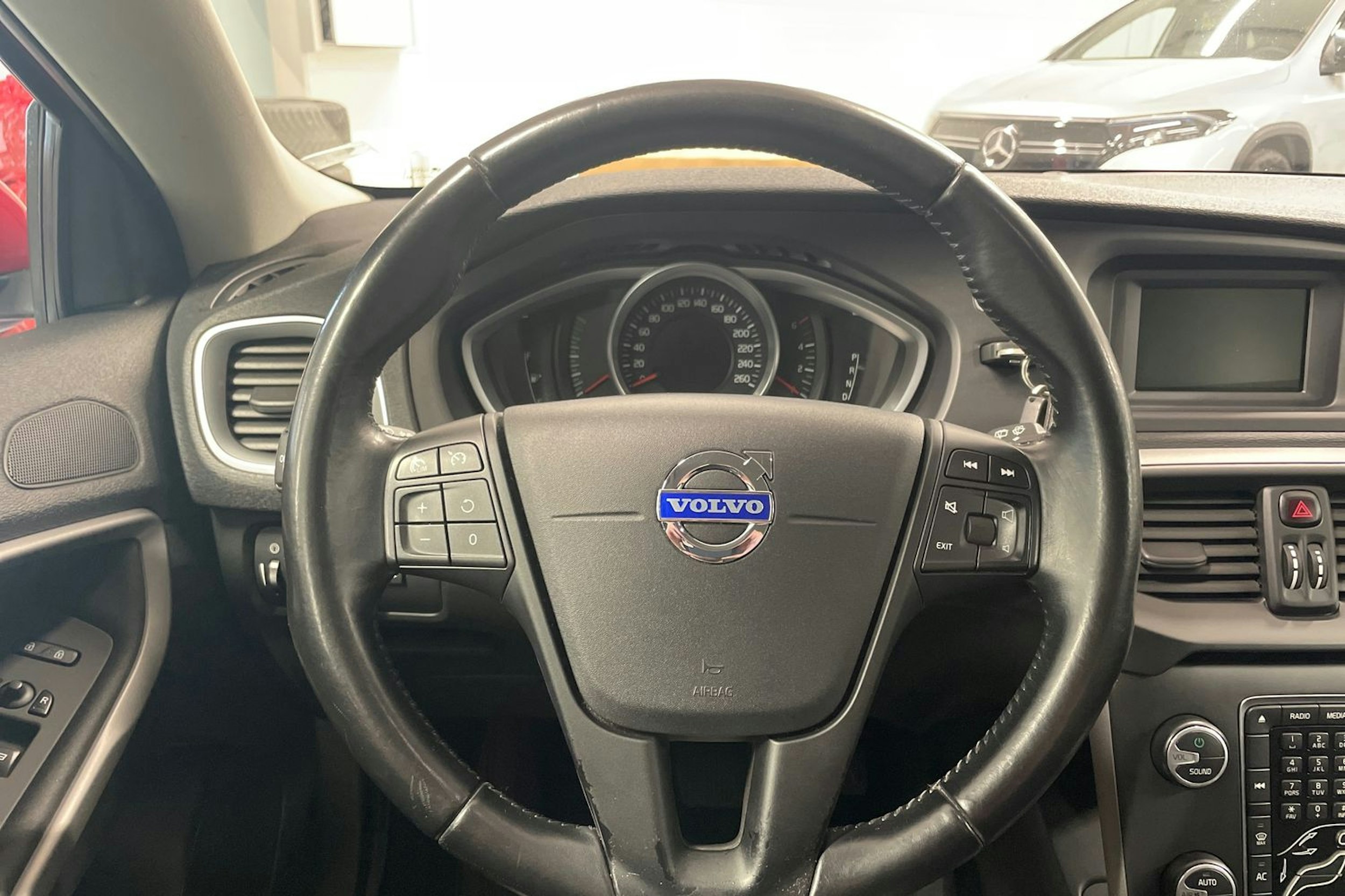 punainen Volvo V40 2014 kuva 15.