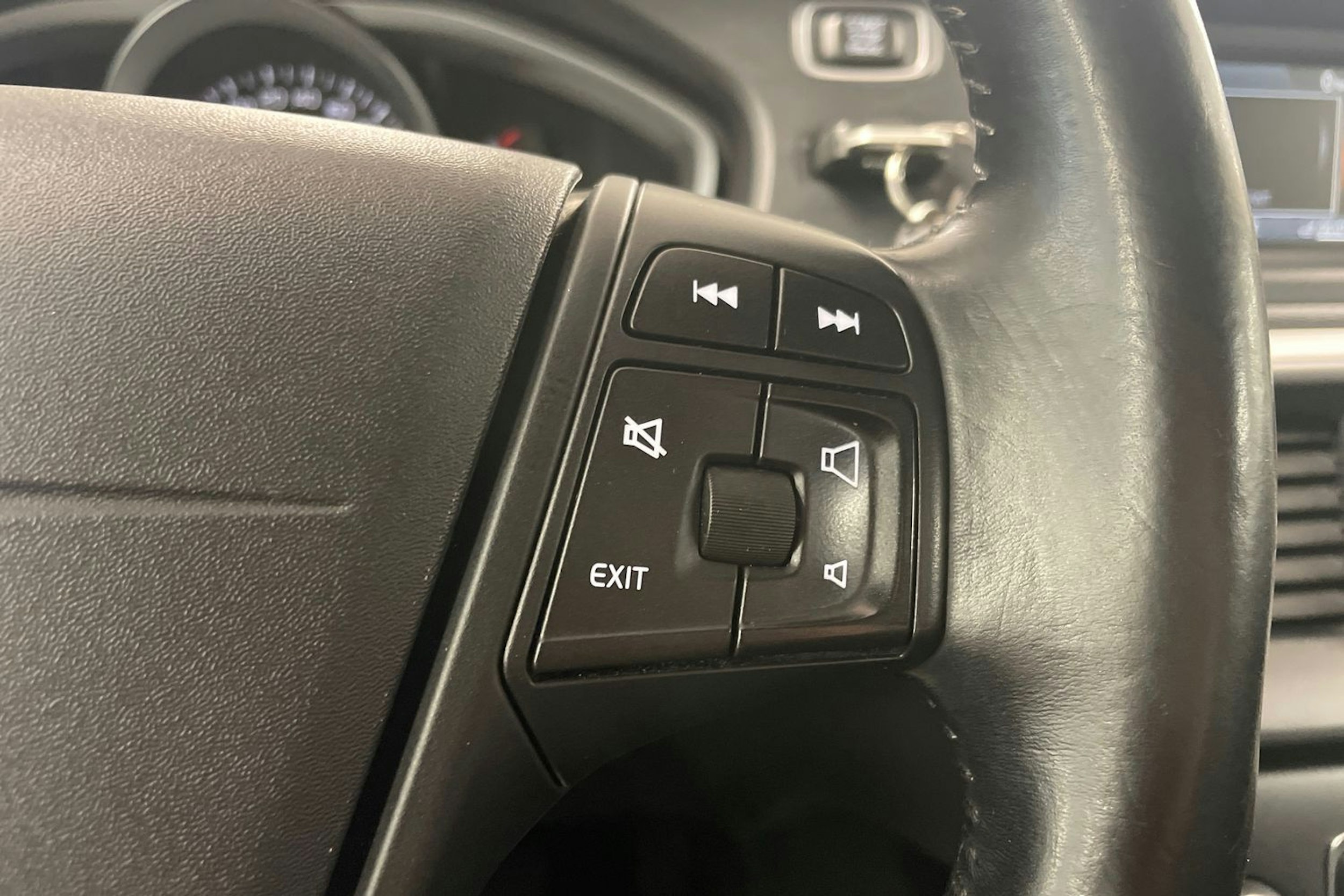 punainen Volvo V40 2014 kuva 17.