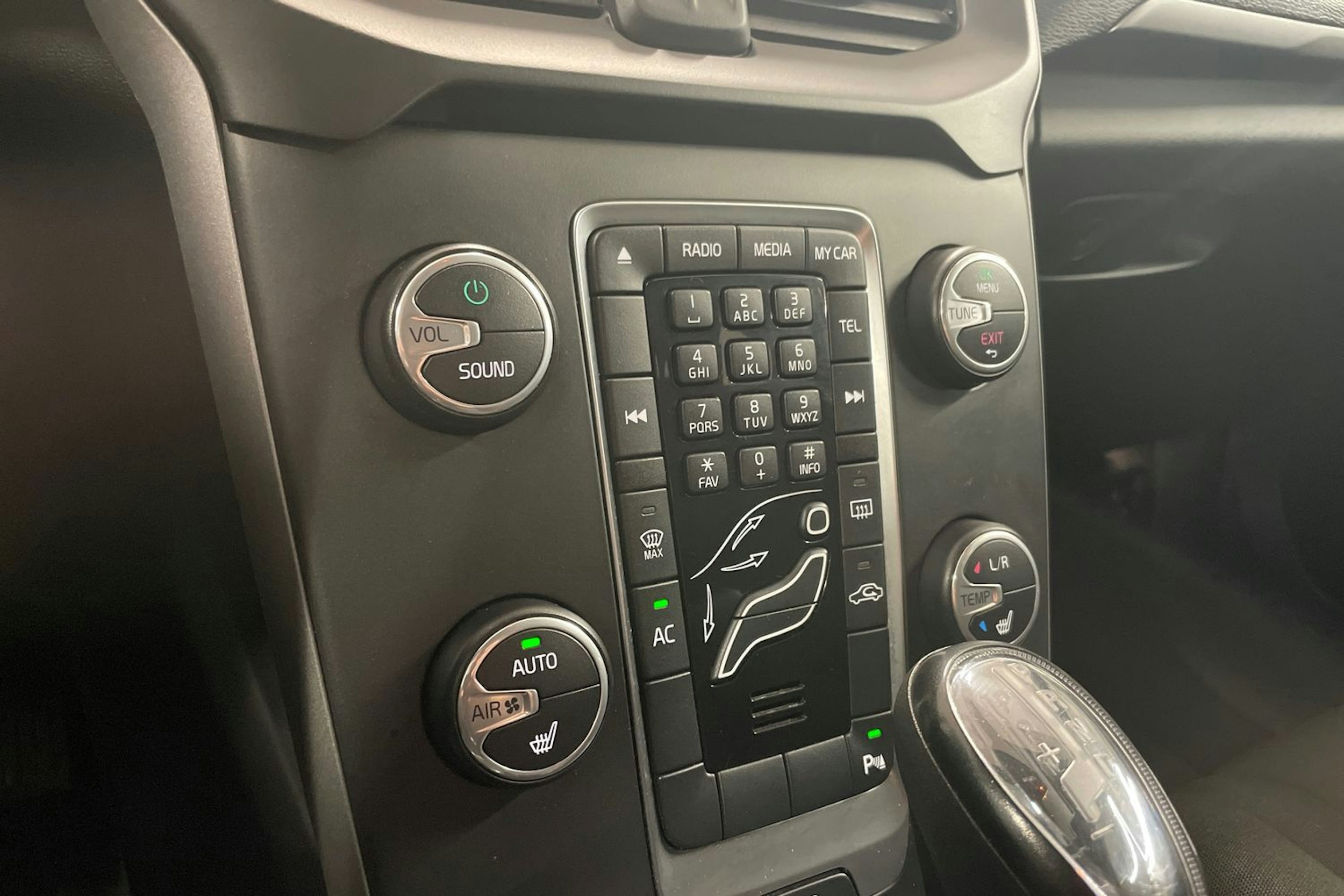 punainen Volvo V40 2014 kuva 21.