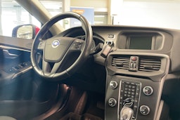 punainen Volvo V40 2014 kuva 23.