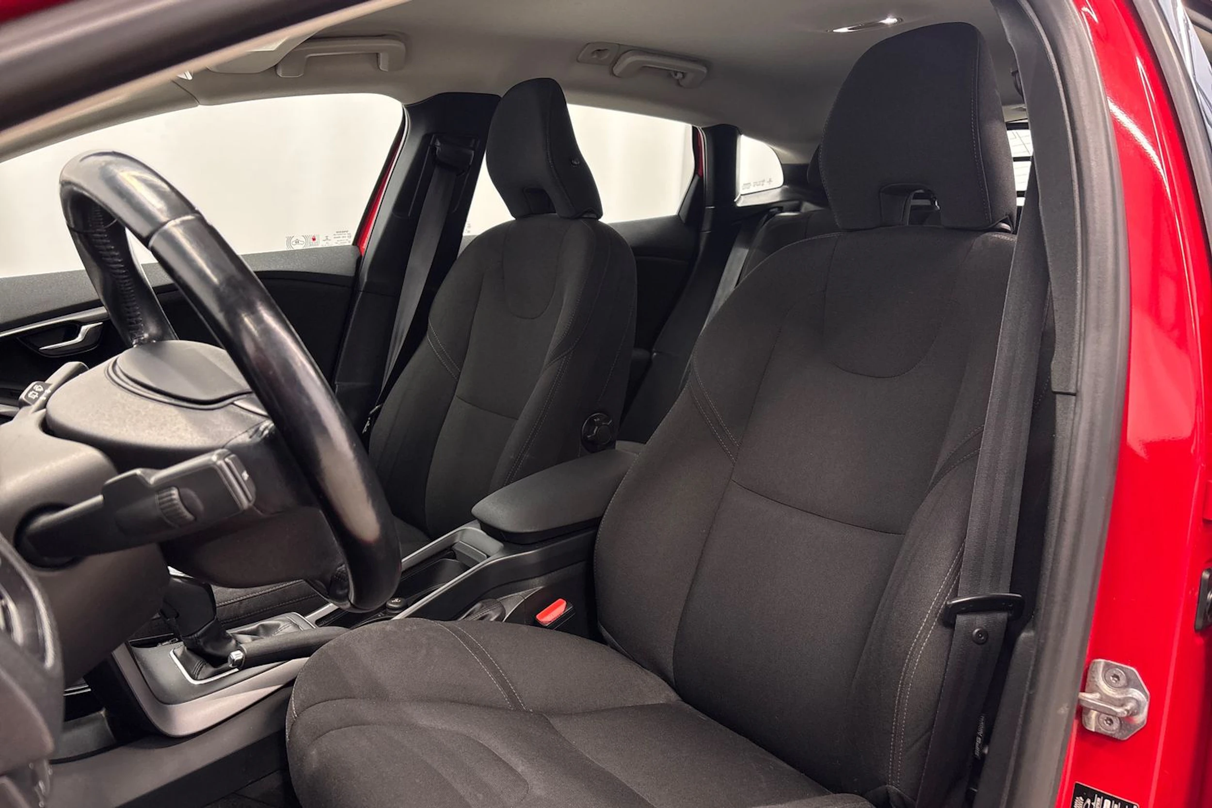punainen Volvo V40 2014 kuva 11.