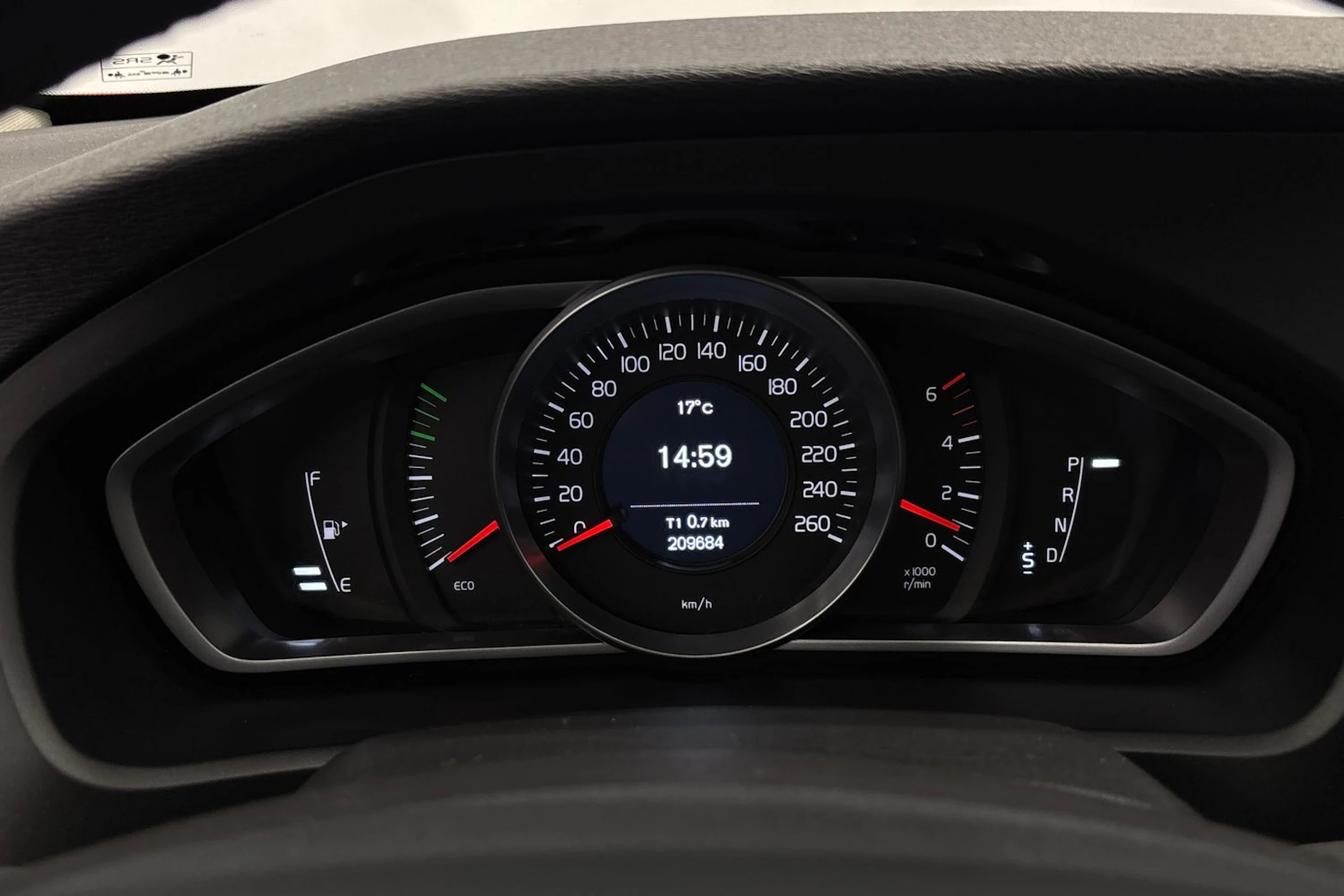 punainen Volvo V40 2014 kuva 12.