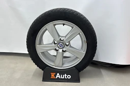 punainen Volvo V40 2014 kuva 19.