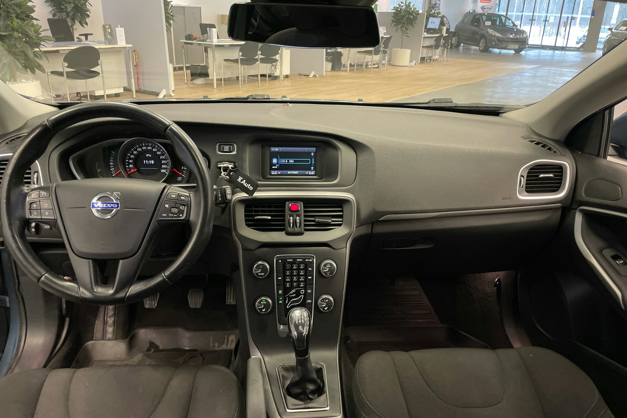 Sininen Volvo V40 2014 kuva 7.