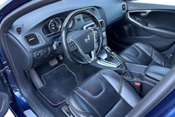 sininen Volvo V40 2015 kuva 3.