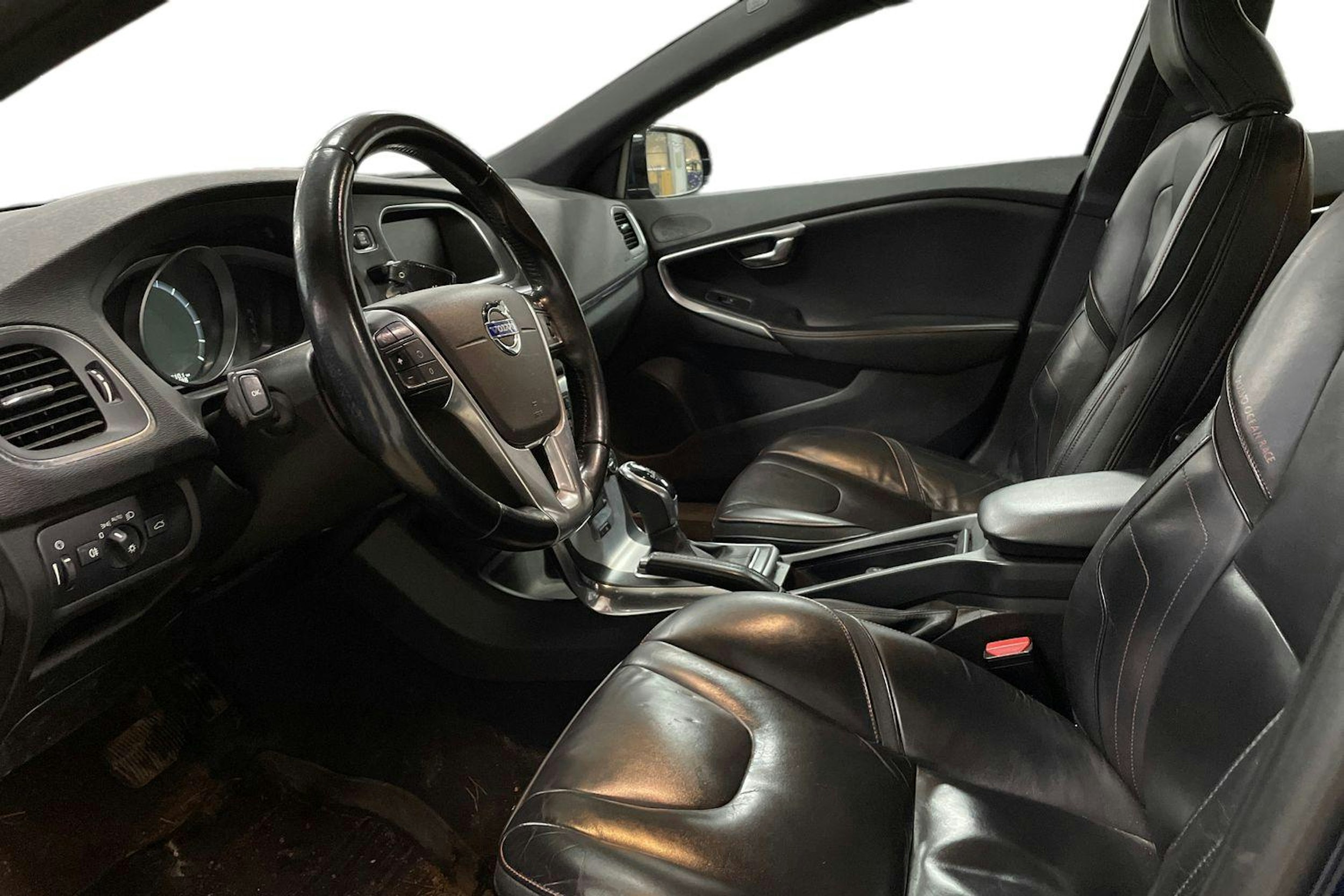 sininen Volvo V40 2015 kuva 3.