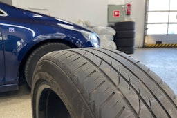 sininen Volvo V40 2015 kuva 14.