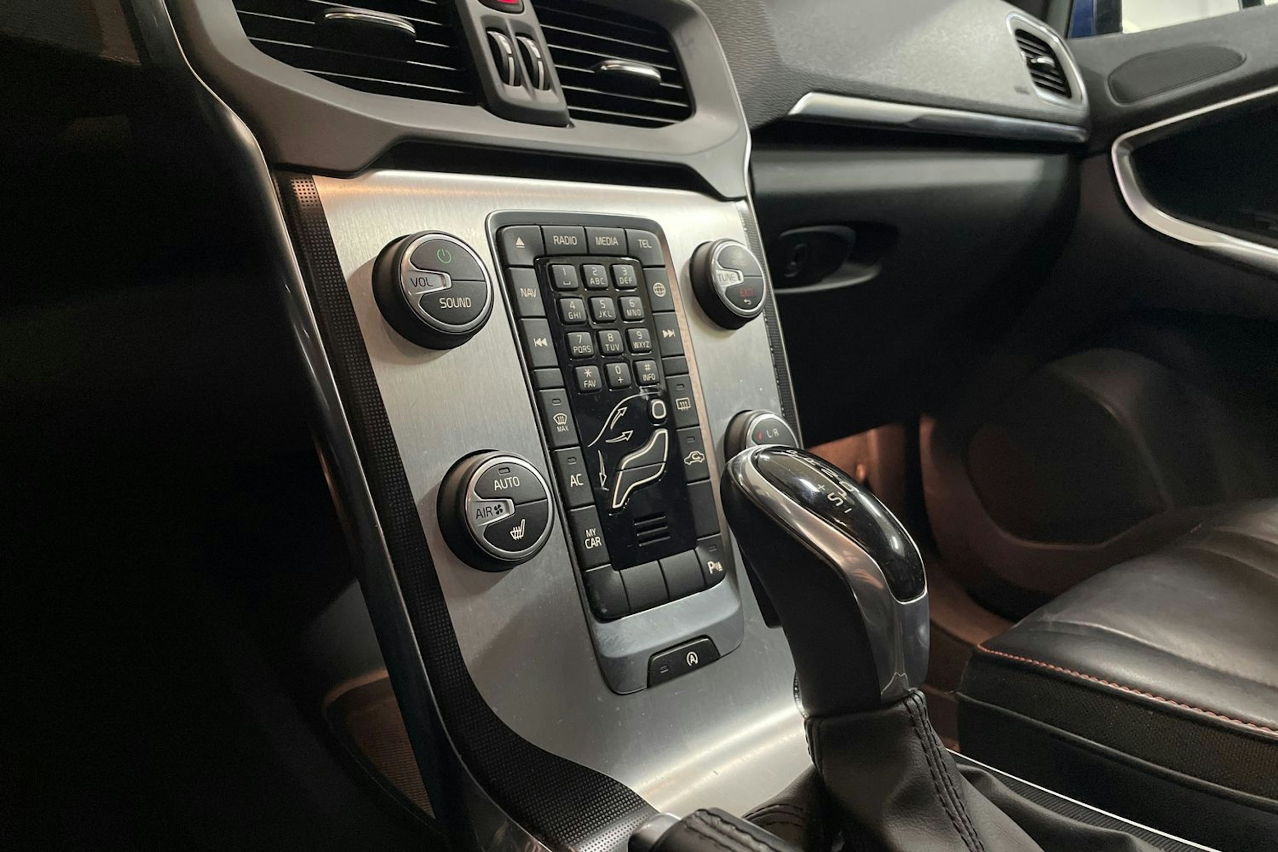 sininen Volvo V40 2015 kuva 20.