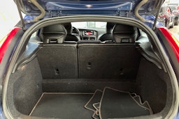 sininen Volvo V40 2015 kuva 21.