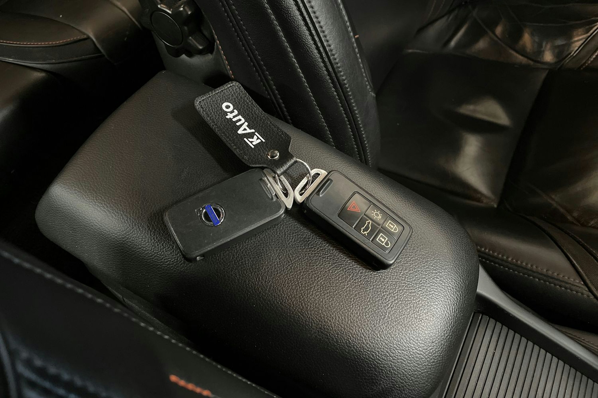 sininen Volvo V40 2015 kuva 22.