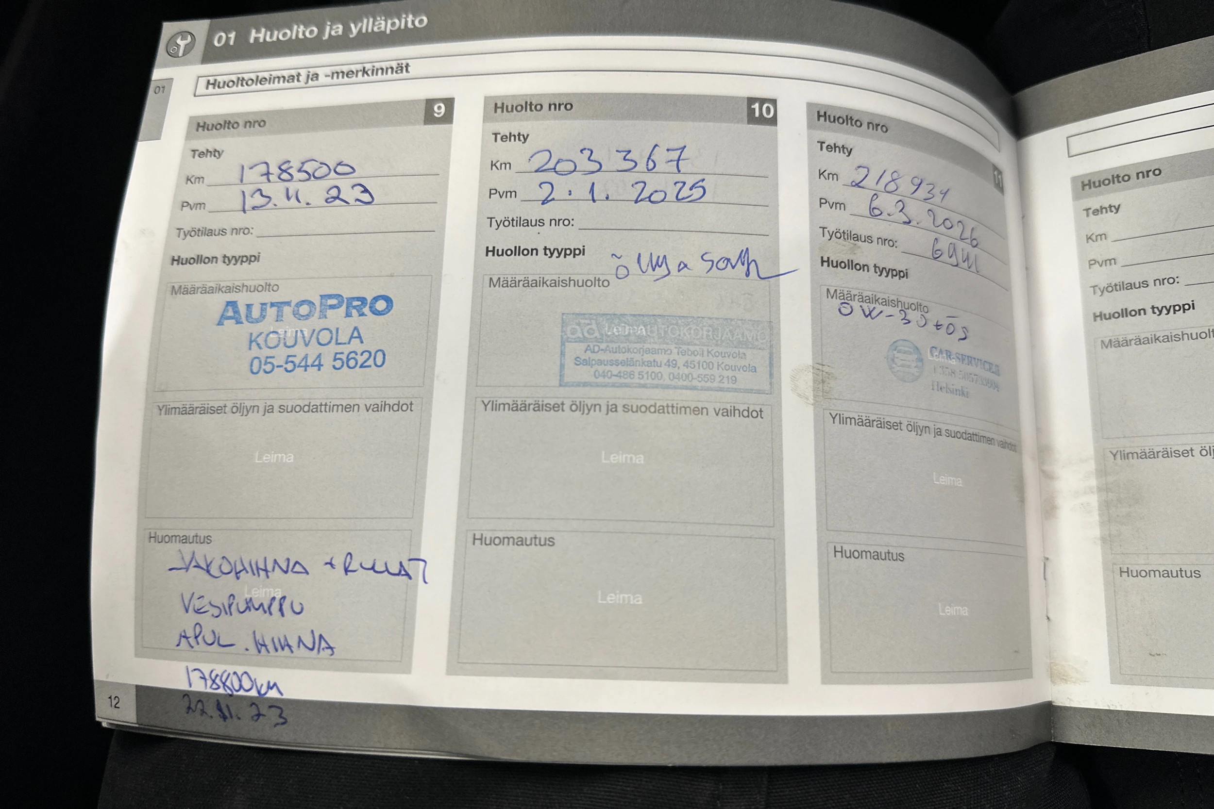 sininen Volvo V40 2015 kuva 24.