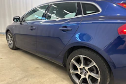 sininen Volvo V40 2015 kuva 28.