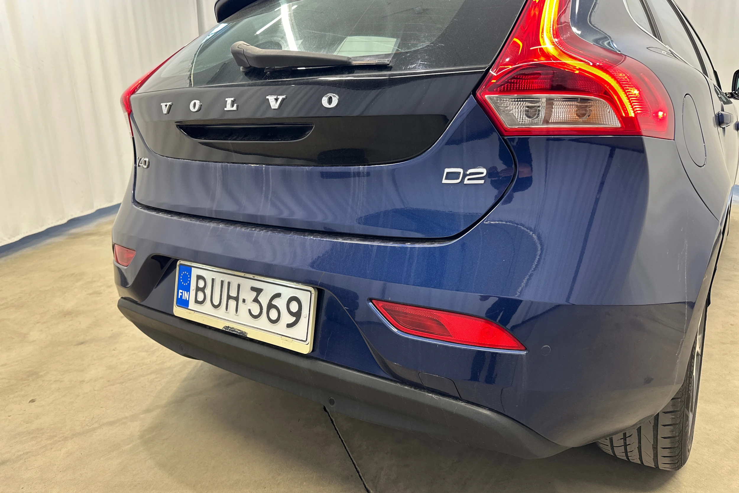 sininen Volvo V40 2015 kuva 29.