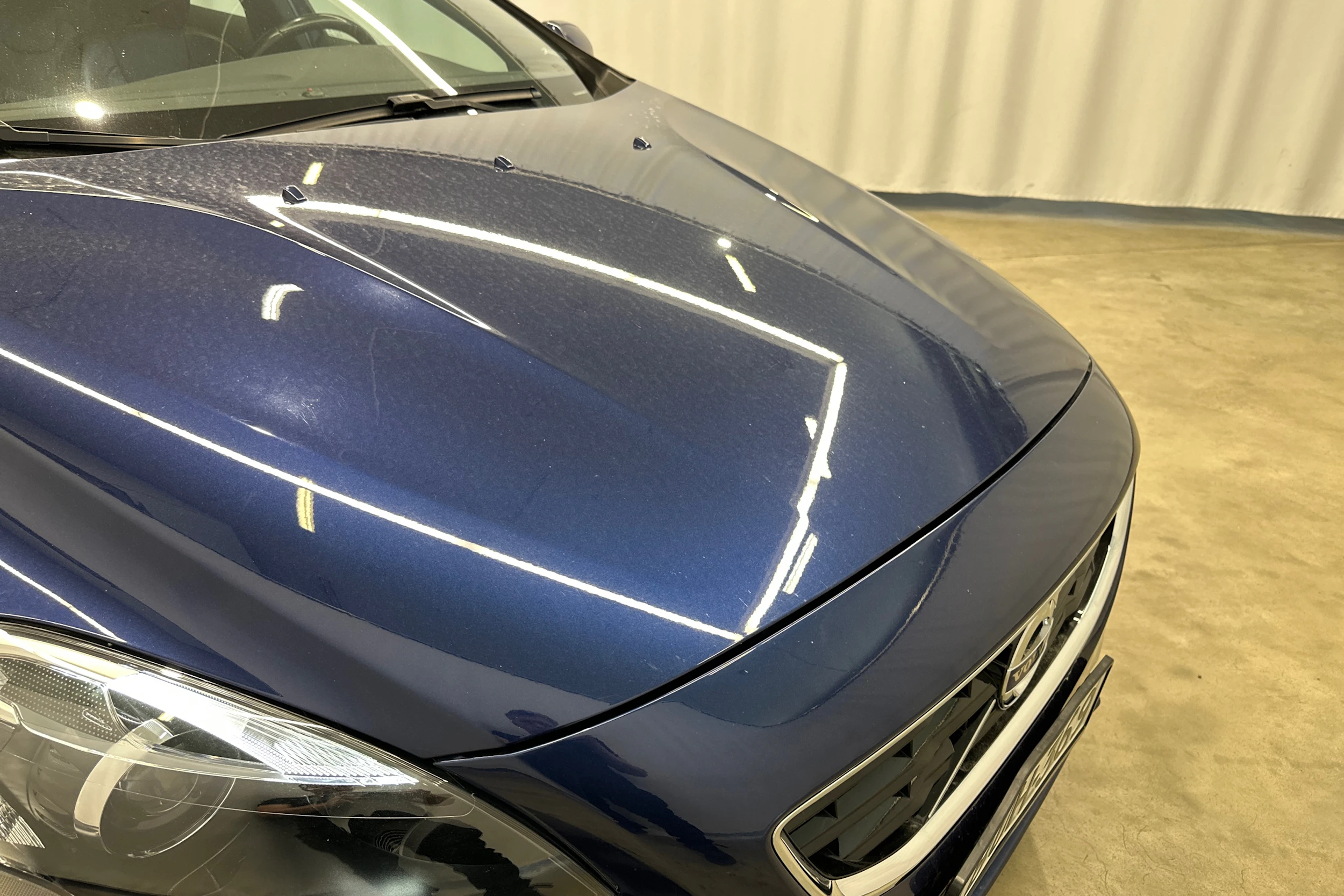 sininen Volvo V40 2015 kuva 33.