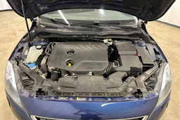 sininen Volvo V40 2015 kuva 38.