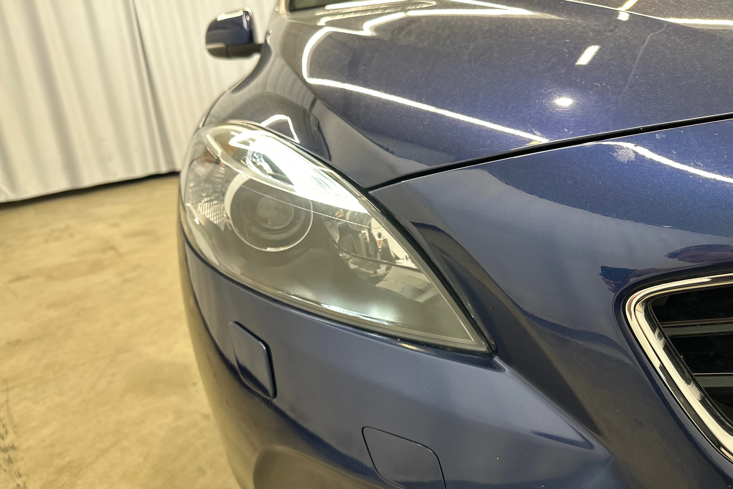 sininen Volvo V40 2015 kuva 41.