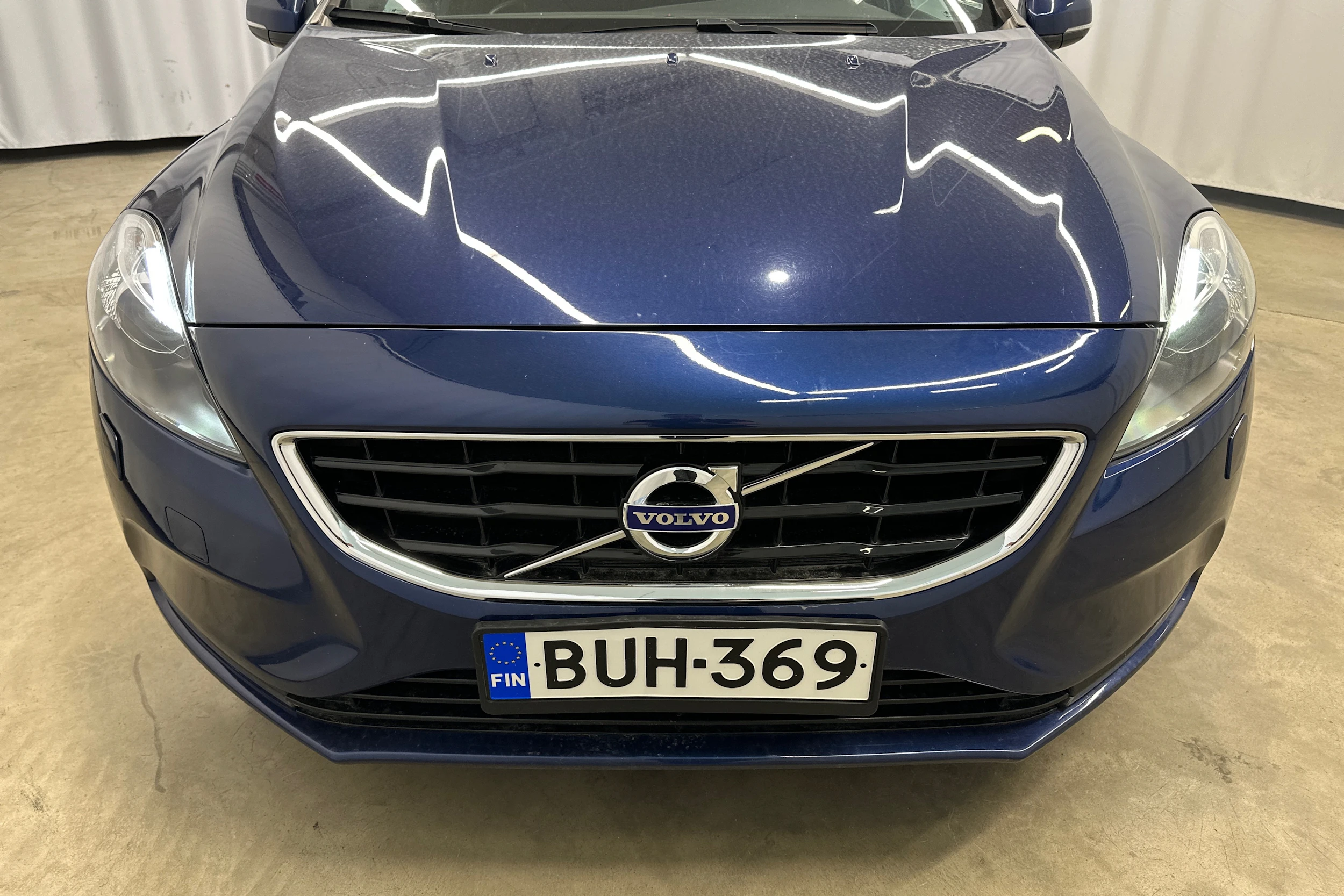 sininen Volvo V40 2015 kuva 42.