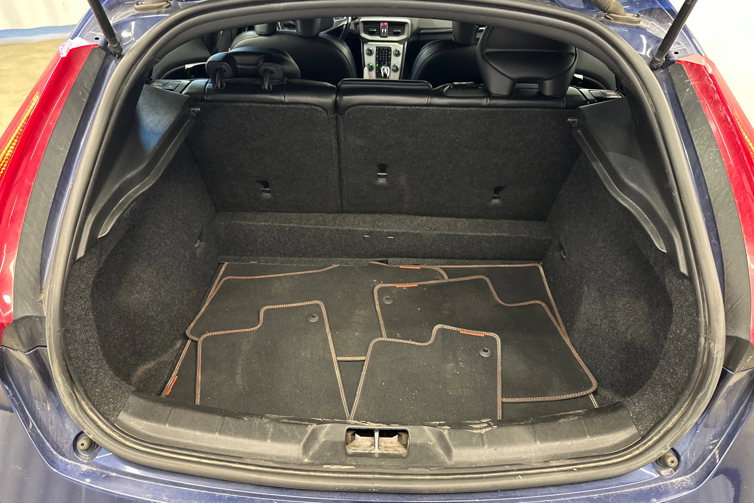 sininen Volvo V40 2015 kuva 43.
