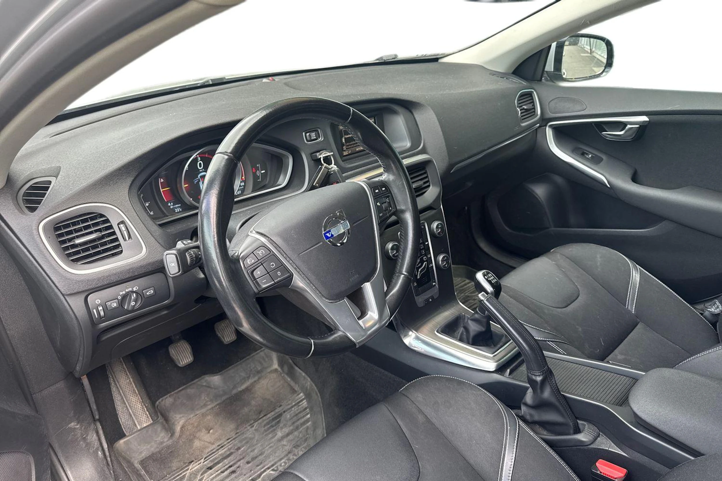 harmaa Volvo V40 2015 kuva 3.