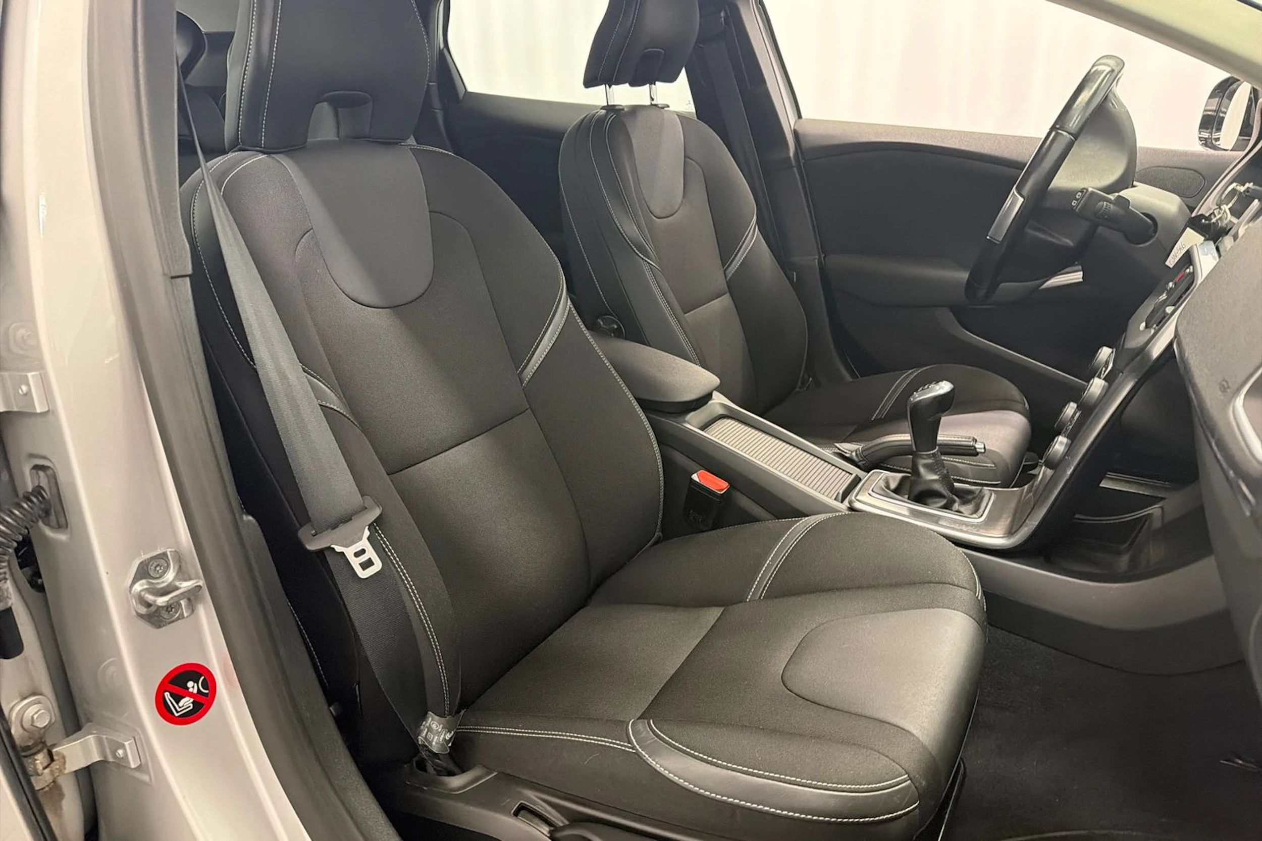 harmaa Volvo V40 2015 kuva 11.
