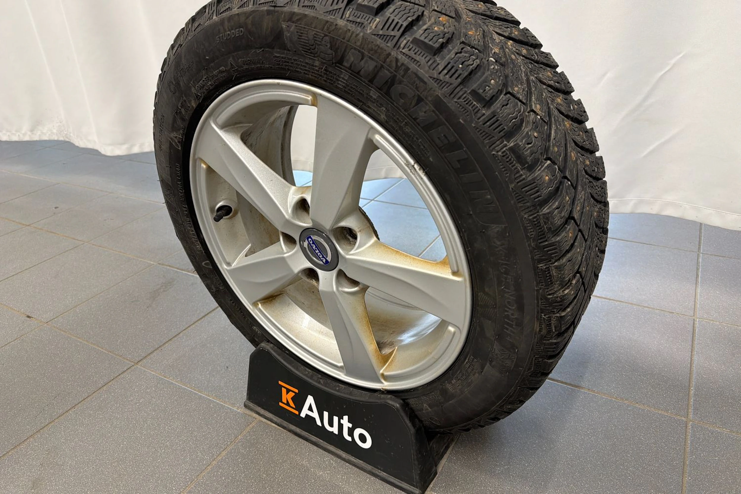 harmaa Volvo V40 2015 kuva 14.