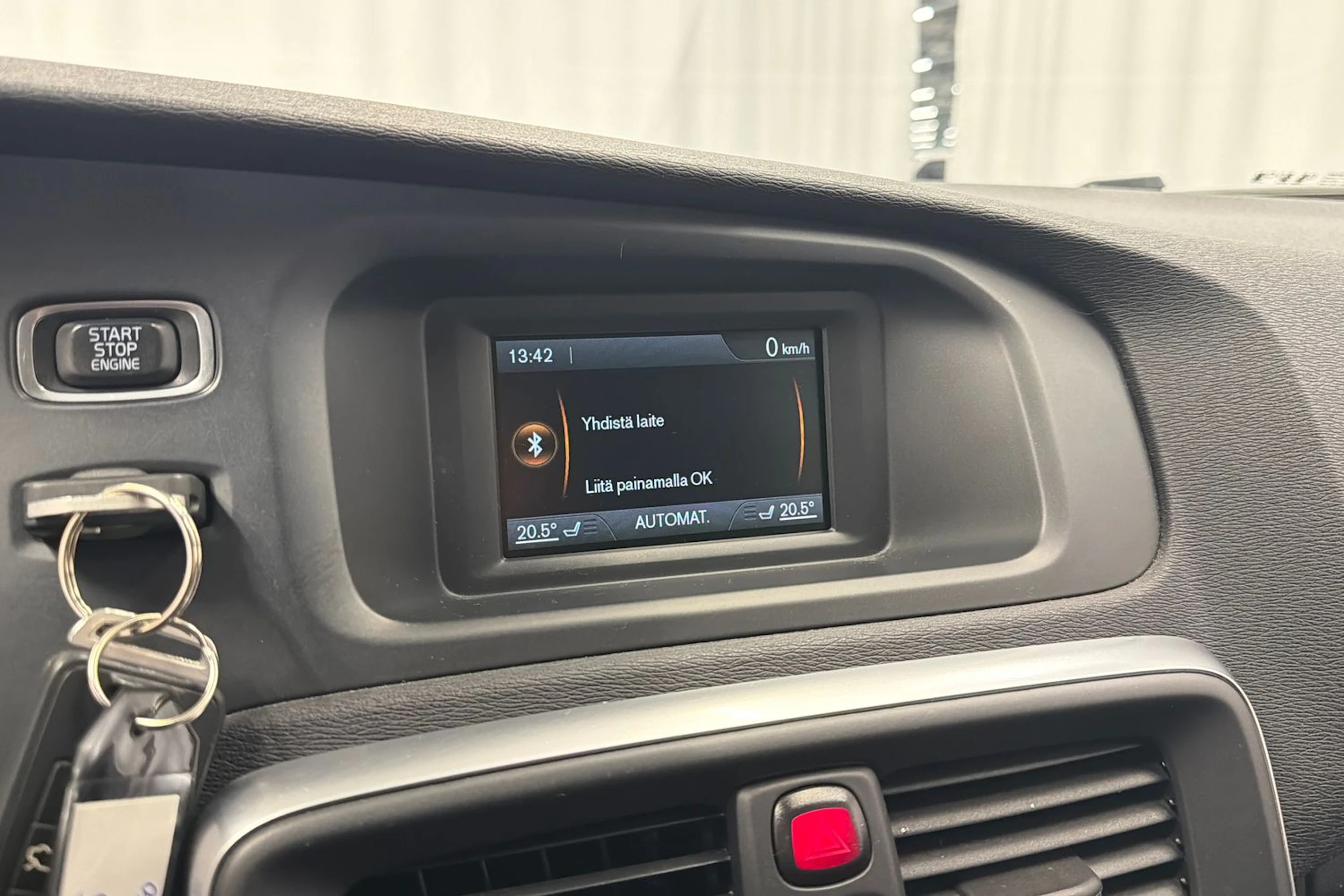 harmaa Volvo V40 2015 kuva 19.