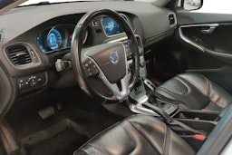 Valkoinen Volvo V40 2015 kuva 6.