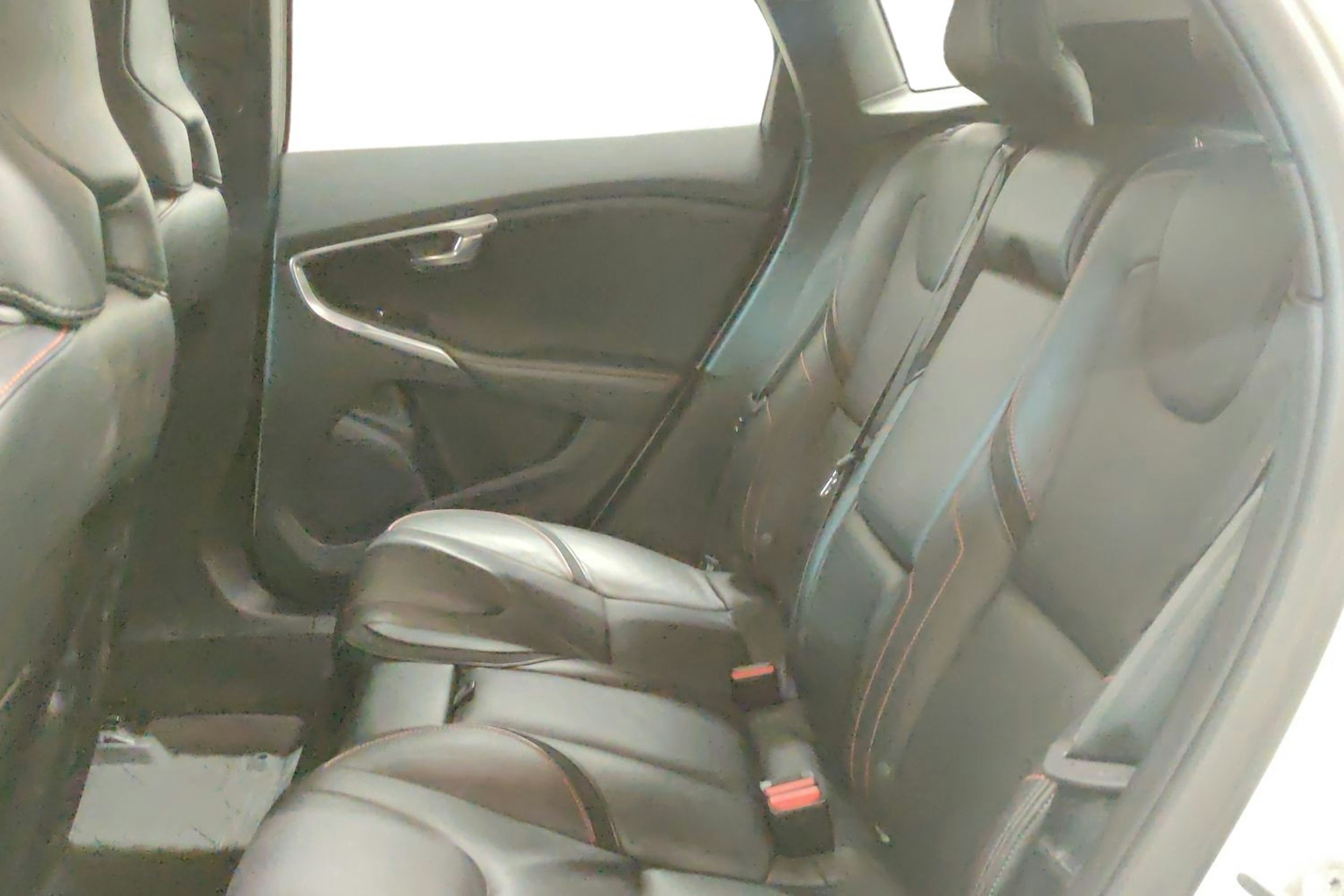 Valkoinen Volvo V40 2015 kuva 8.