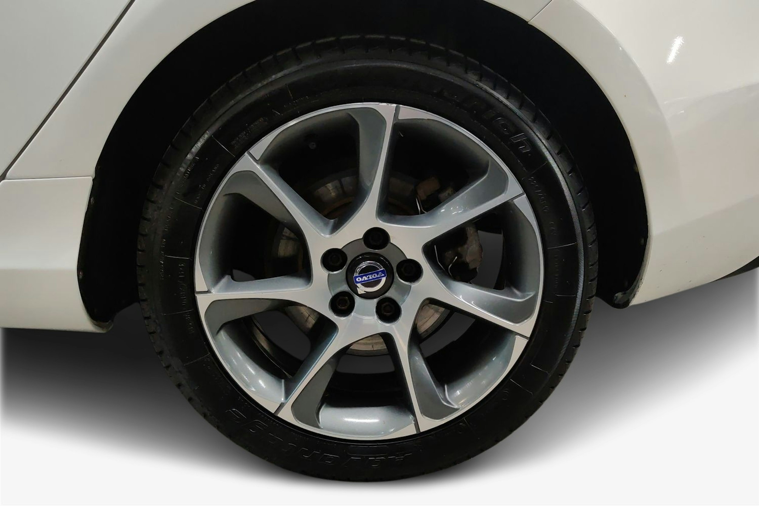 Valkoinen Volvo V40 2015 kuva 9.