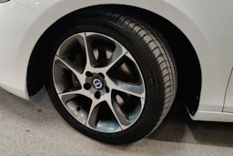 Valkoinen Volvo V40 2015 kuva 10.