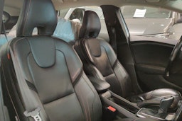 Valkoinen Volvo V40 2015 kuva 22.
