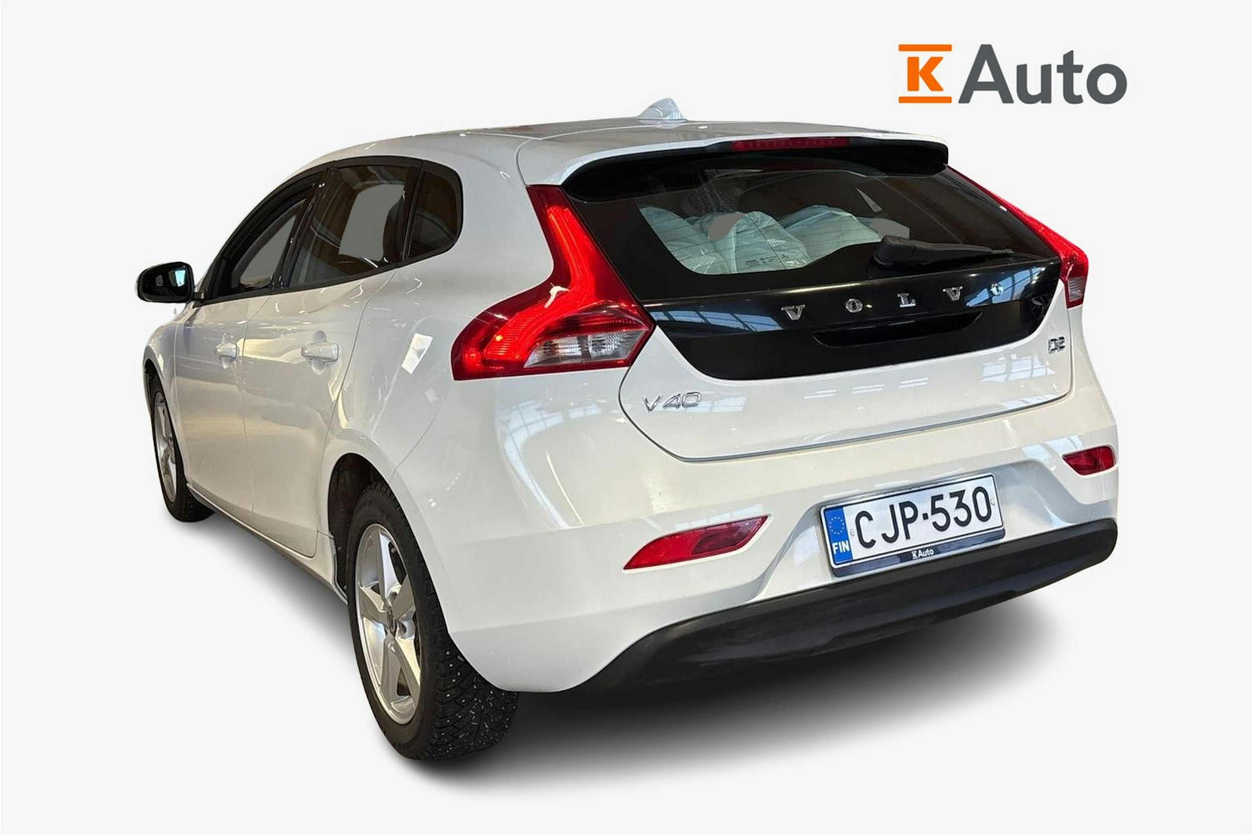 valkoinen Volvo V40 2015 kuva 2.