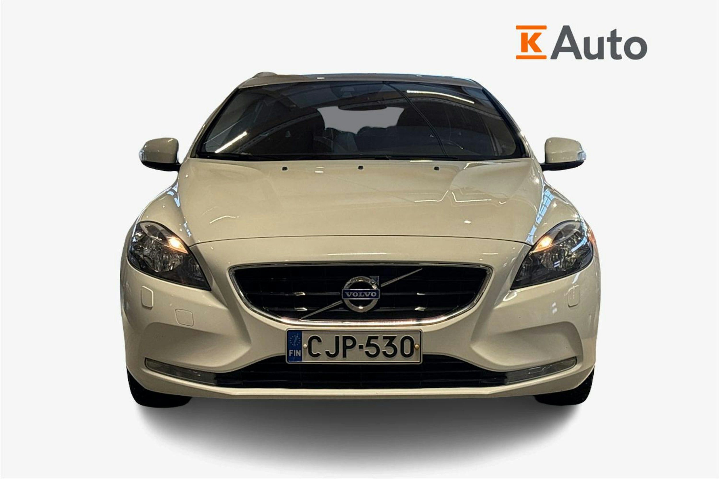 valkoinen Volvo V40 2015 kuva 5.