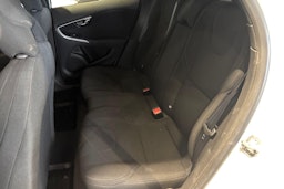 valkoinen Volvo V40 2015 kuva 10.