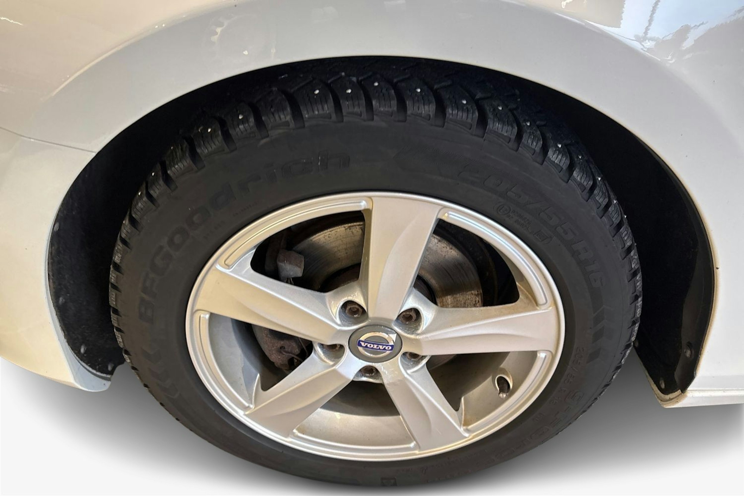 valkoinen Volvo V40 2015 kuva 11.